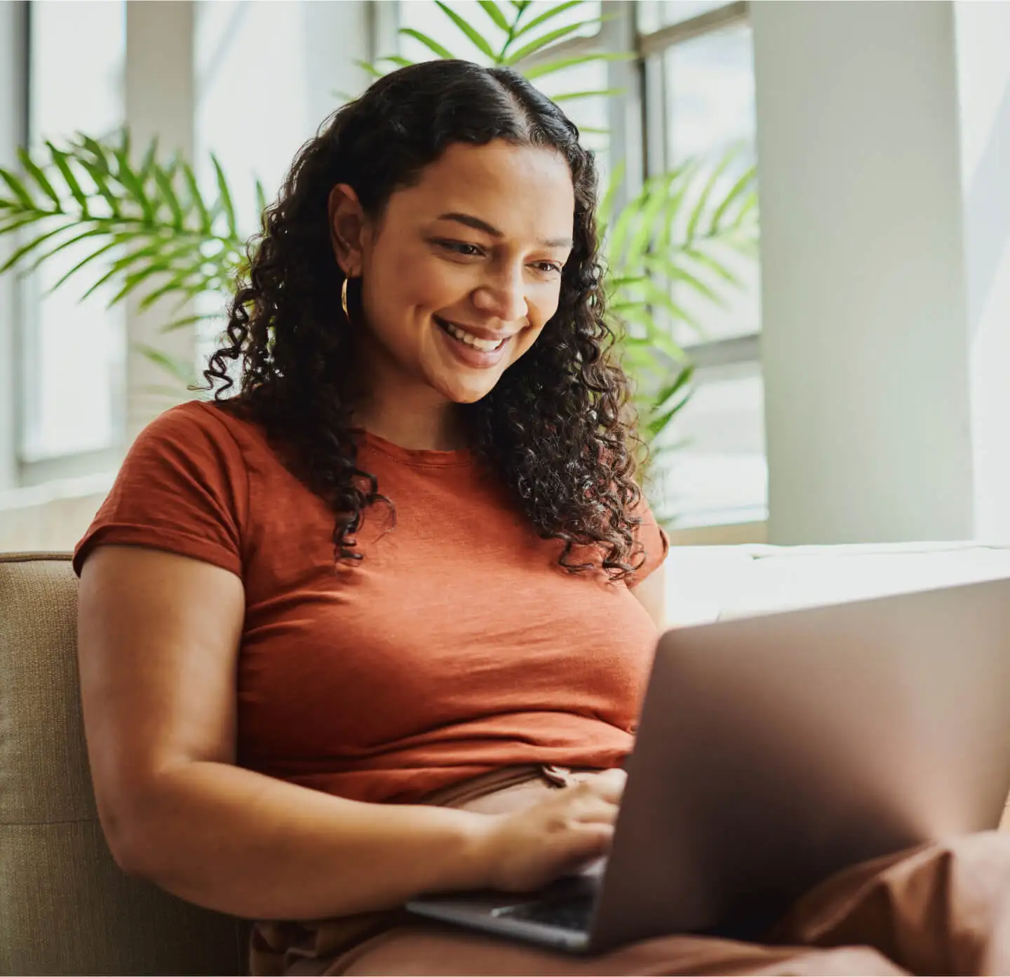Smiling lady on her laptop